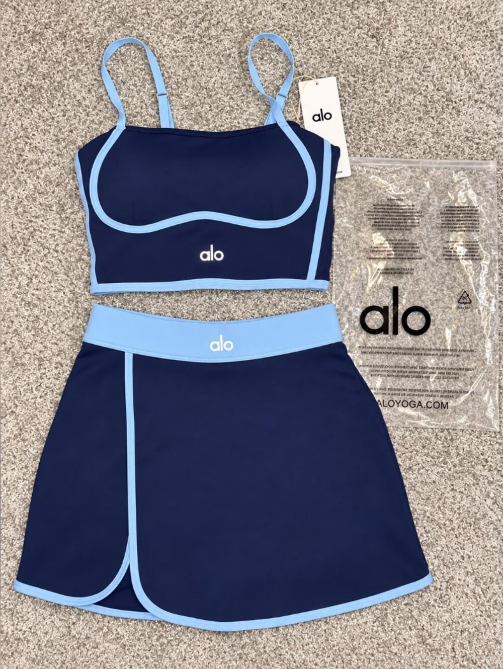 Navy Blue Alo Yoga Athletic 2-Piece Set – Size M – New With Tags